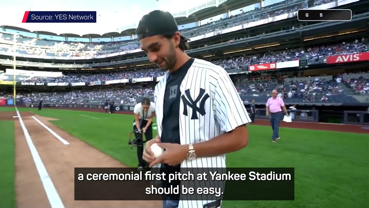 Ferran lanza la primera bola en el Yankee Stadium