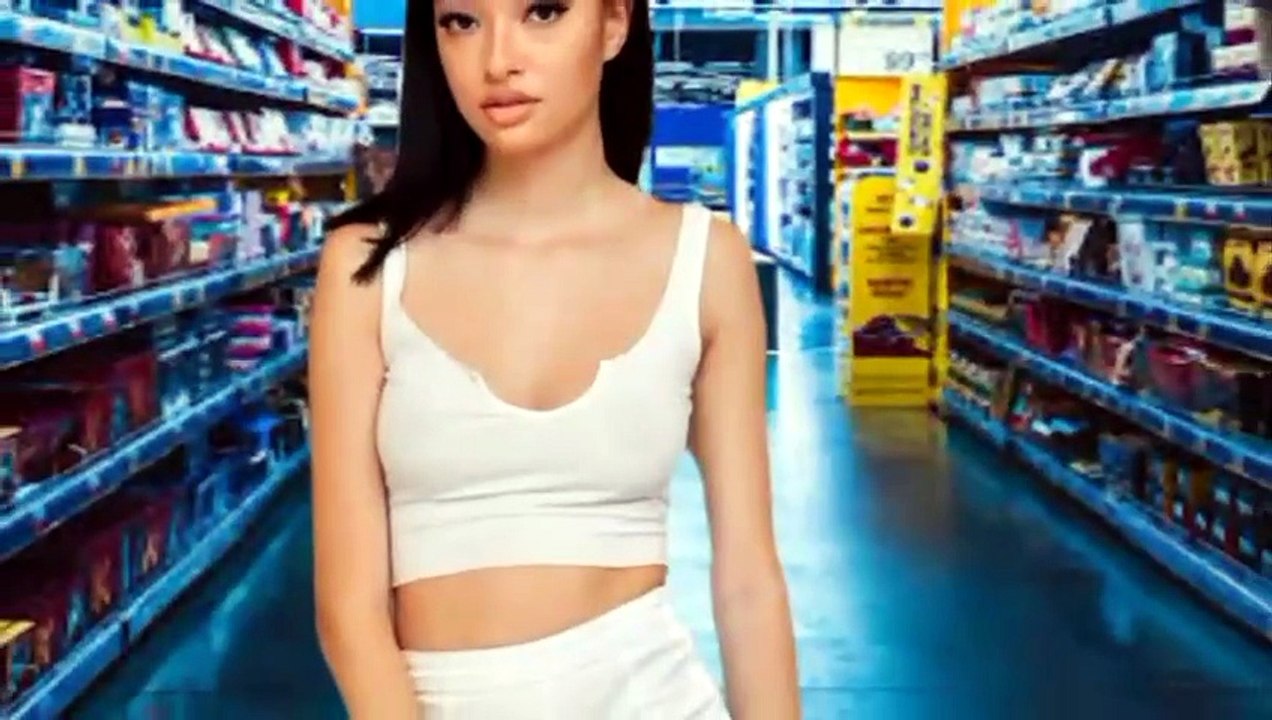 Scarlett Bloom Biography