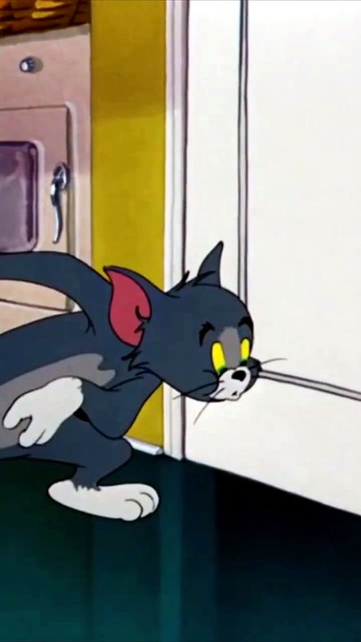 Sneaky Tom in Action | Tom & Jerry Classic Cartoon Highlights #14