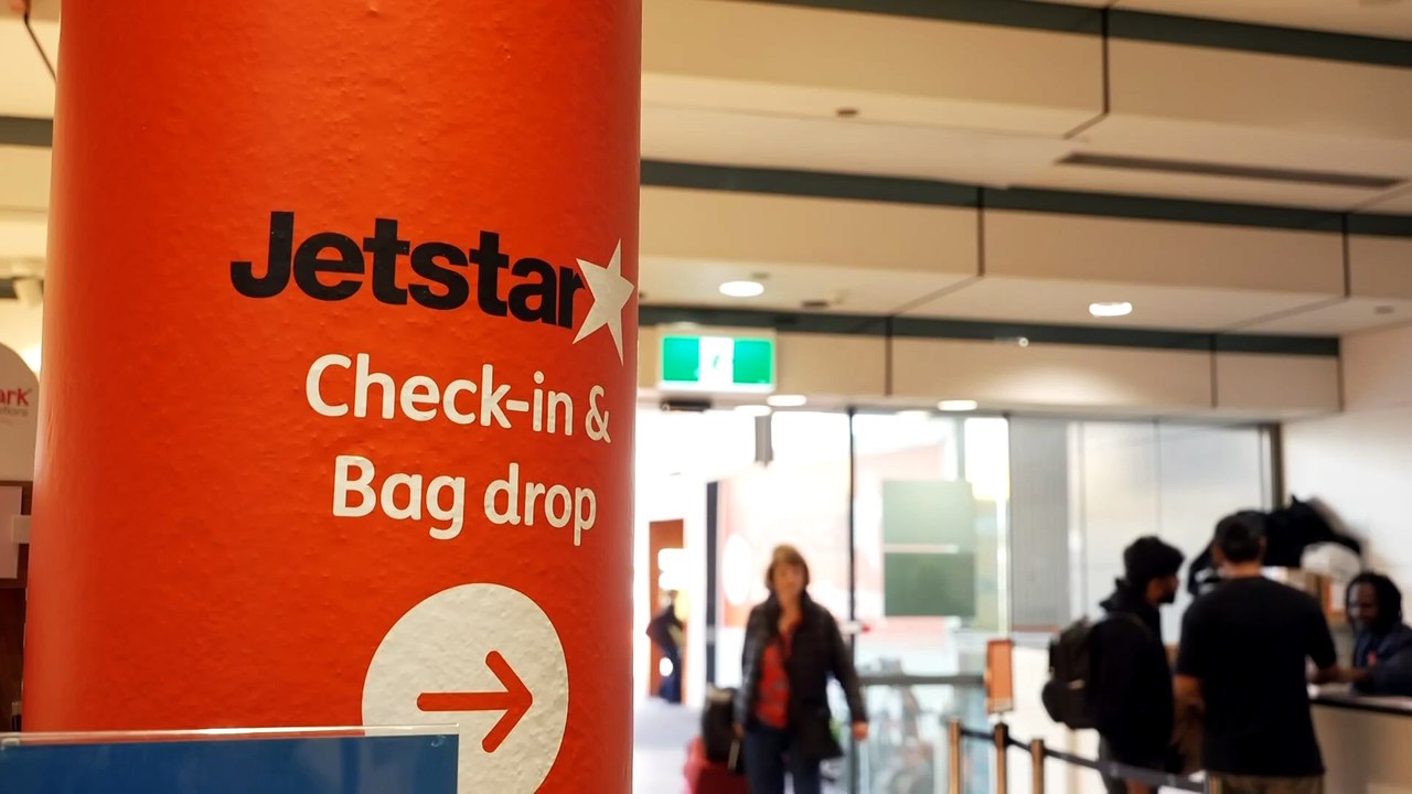Budget airline to charge for carry-on luggage