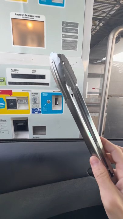 On devrait tous avoir une pince dans la voiture 🤭