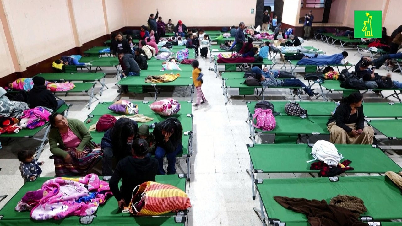 Vecinos del volcán Fuego de Guatemala, entre el temor a morir y los ladrones