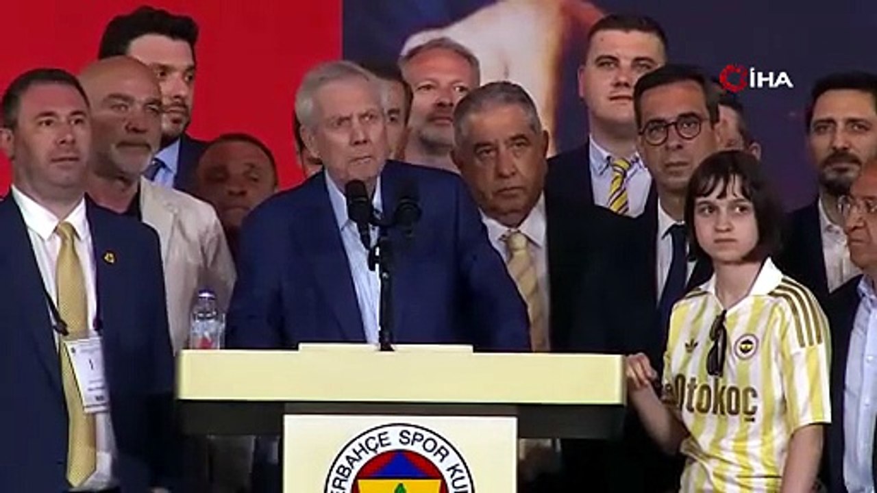 Fenerbahçe Başkanı Aziz Yıldırım, bazı sosyal medya hesaplarının kullanıcıları hakkında Bakırköy Cumhuriyet Başsavcılığına suç duyurusunda bulundu. Başsavcılık, konuyla ilgili İstanbul Emniyet Müdürlüğü Siber Suçlarla Mücadele Şube Müdür | Ajansspor | IHA