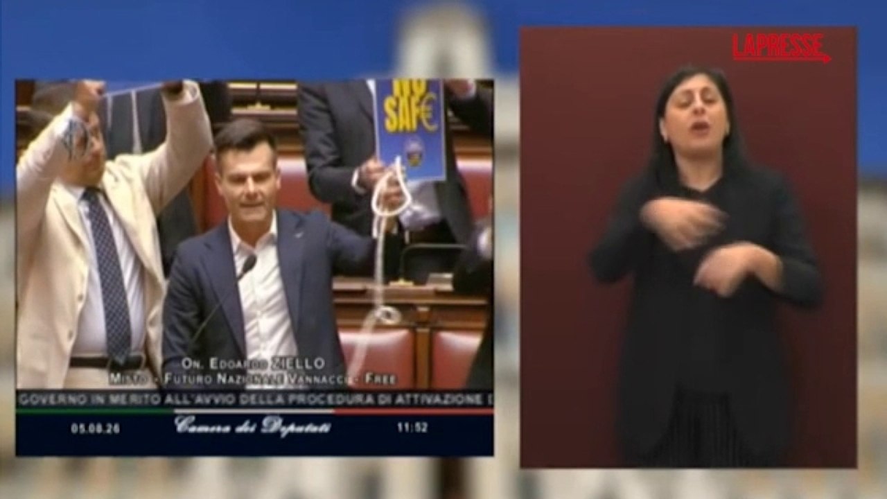 Il deputato vannacciano Ziello mostra un cappio alla Camera: «Il riarmo di Safe stringe il collo all'Italia»