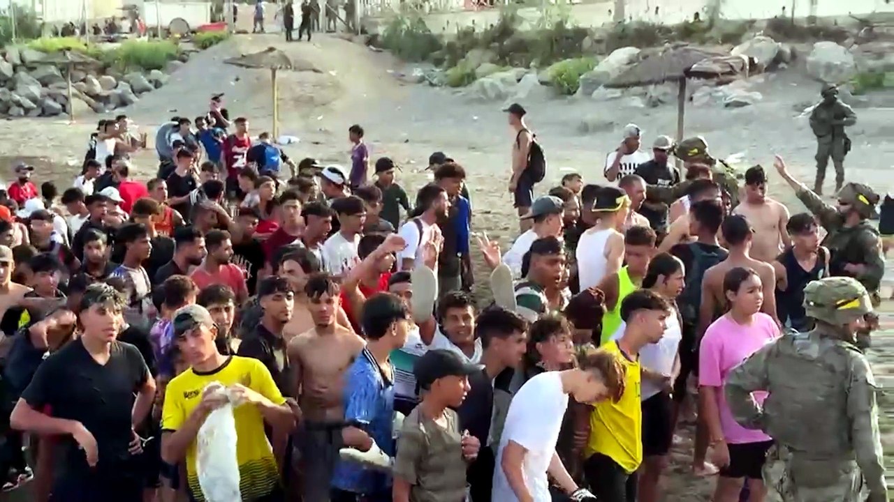 La Fiscalía de Tetuán procesa a 25 personas por organizar los cruces irregulares hacia Ceuta