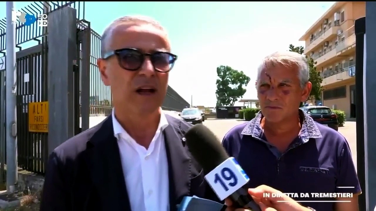 L'uscita dall'interrogatorio dell'avvocato Scordo e di Pasquale D'Ali