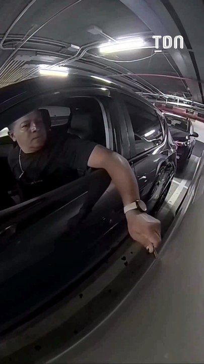 Il raye une Tesla sans savoir qu’il est filmé
