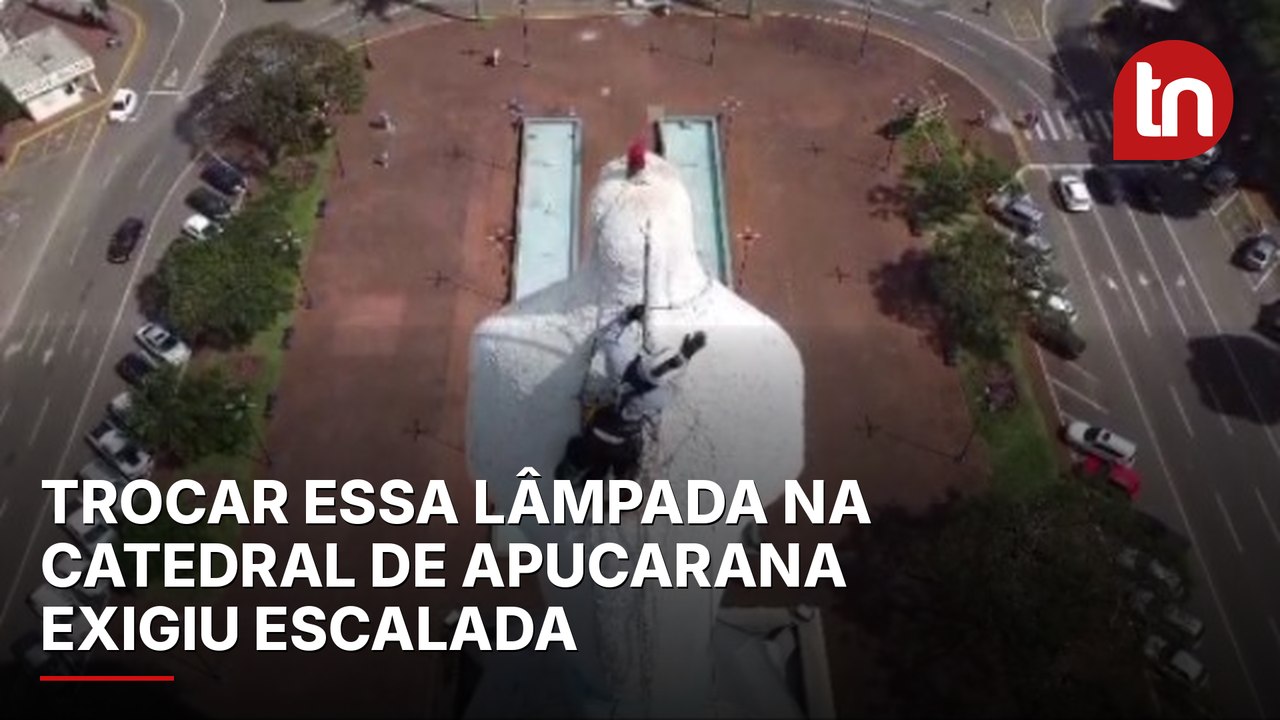 Trocar essa lâmpada na Catedral de Apucarana exigiu escalada a 50 metros de altura; veja
