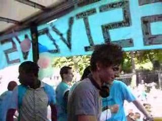 MaT' SalvaPoya playing his new track @ Gaypride,Paris 2008
