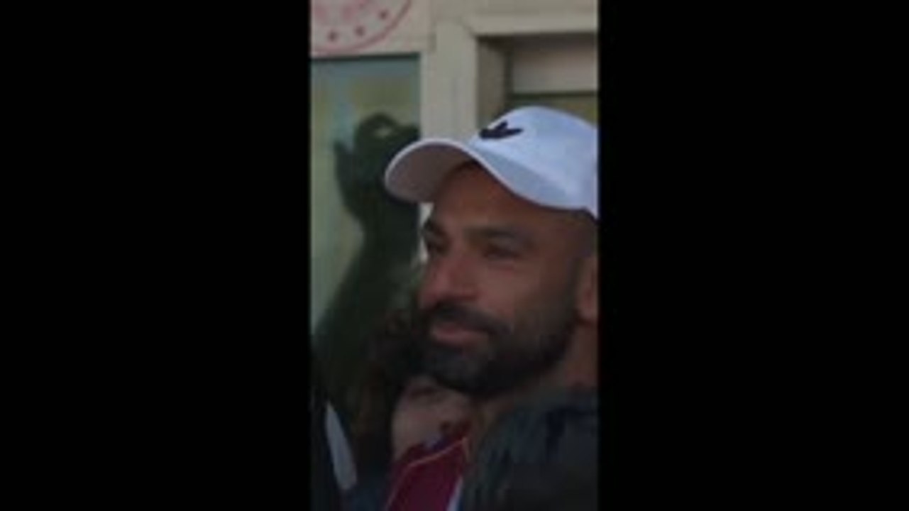 Trabzonspor - Salah accueilli en héros à la sortie de l'aéroport