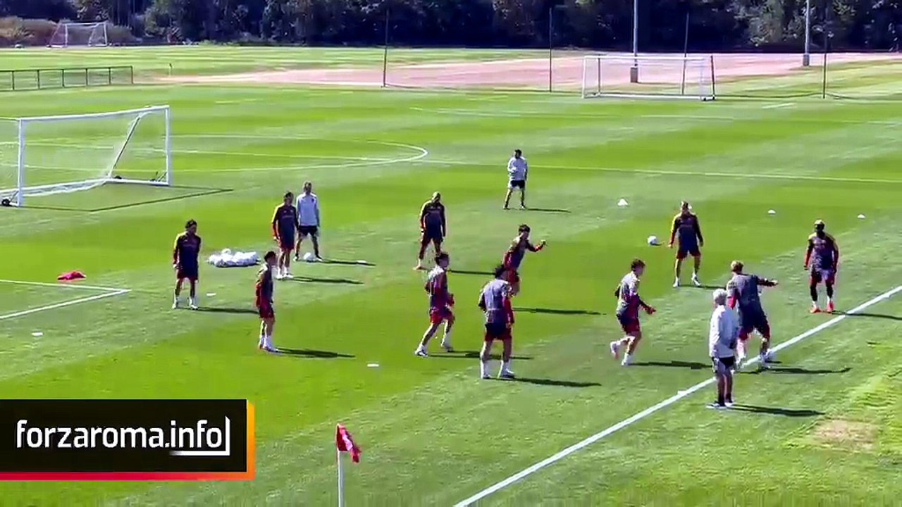 La Roma si allena a Cardiff tra torello e sprint. Malen fa differenziato