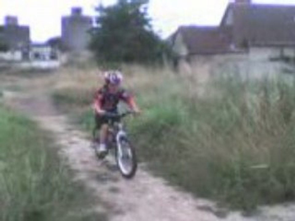 Benoit fait du BMX