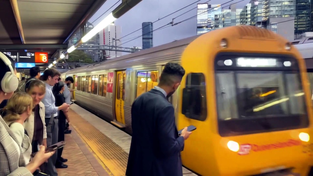 Rail disruptions in south-east Queensland drag on