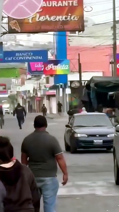 Policía dispara al aire para detener a reo que escapó durante traslado