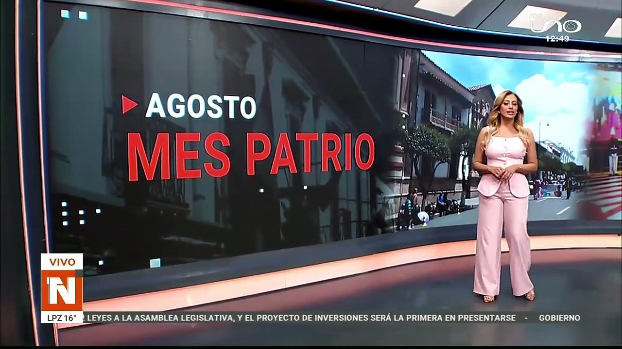 Niños desfilan