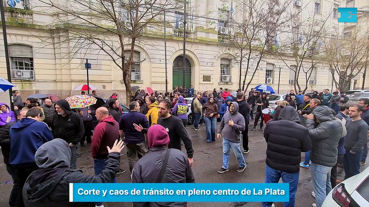 Corte y caos de tránsito en pleno centro de La Plata