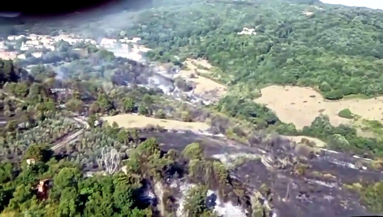 Maremma, incendio a Castell'Azzara: i danni visti dall'alto. Paura per le case