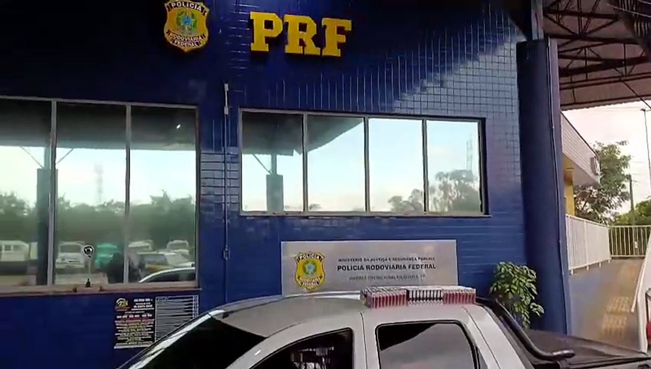 PRF apreende caminhonete roubada com cigarros após perseguição em Guaíra