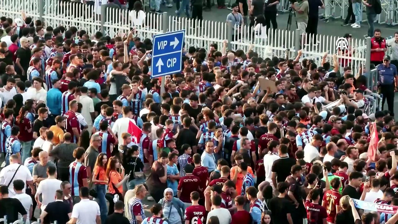 Mısırlı yıldız futbolcu Muhammed Salah, Trabzon'a geldi | Ajansspor | AA