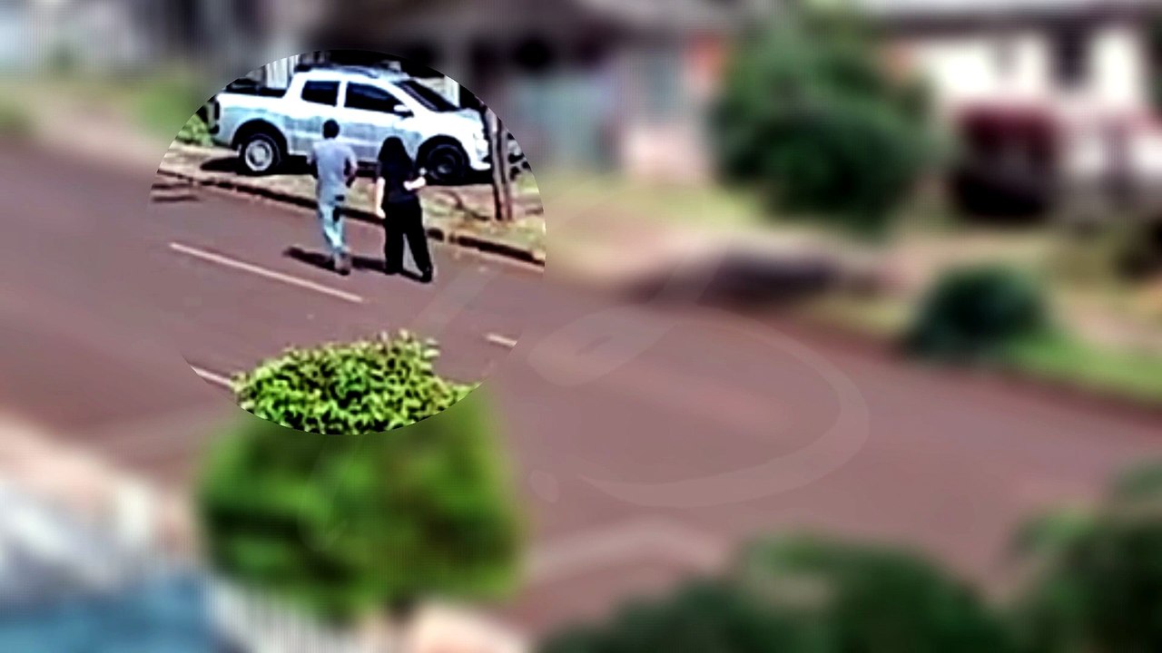 Sinal com a mão: vídeo registra pedido de socorro silencioso e ajuda salva mulher de agressões