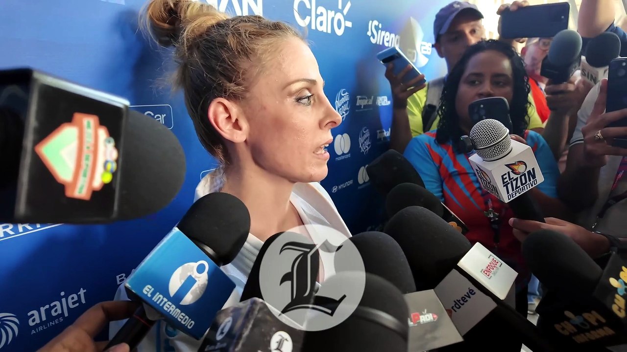 María Dimitrova se retira con la medalla de oro colgada en su cuello