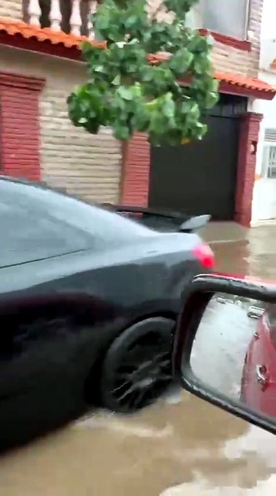 ⚠️ Así luce la avenida Francisco Villa (General Tornel), en el cruce con las colonias IV Centenario y Francisco Villa, tras las fuertes lluvias registradas en Durango. 🌧️🚗