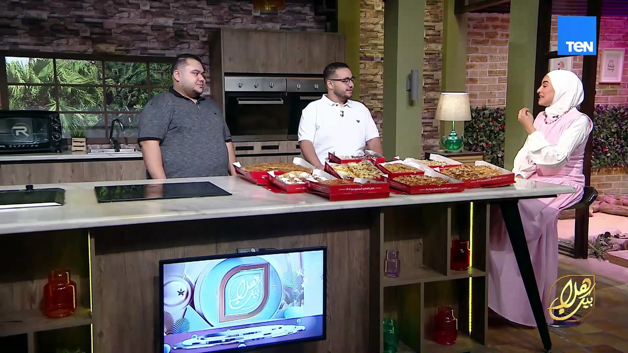 فطائر أولاد الحسن والحسين.. خبرة طويلة في تقديم أشهى الفطائر والبيتزا المصرية 🥟🍕✨.mp4