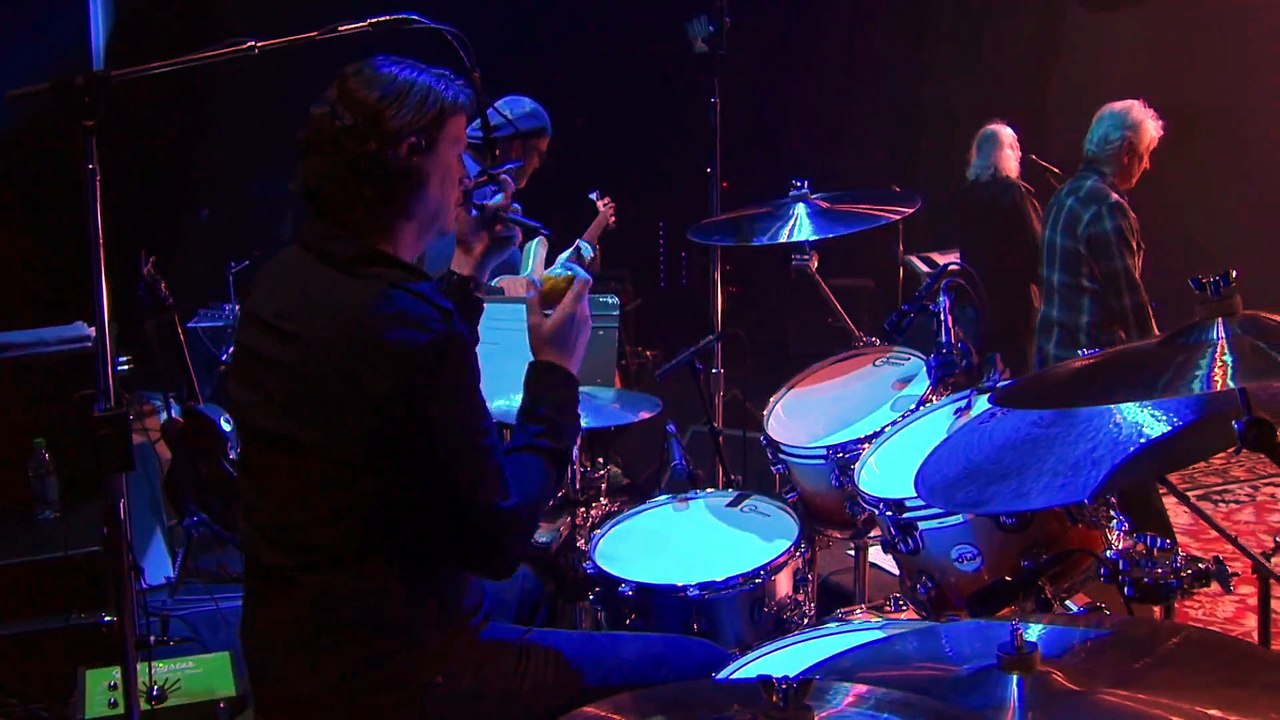 Lay Me Down (Crosby & Nash song) - Crosby, Stills & Nash (live)