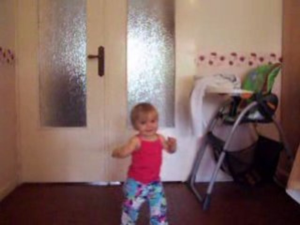 Léa marche (12 juillet 08)