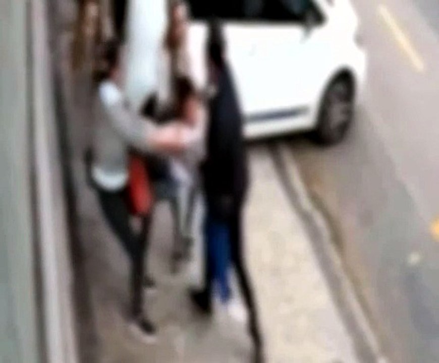 Homem com tornozeleira agride mulheres e tenta levar filha à força em Juiz de Fora