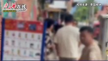 清迈街道上演街头霸王 中游客与泰男碰肩互殴