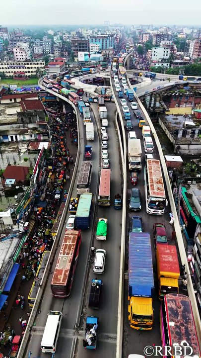 Heavy traffic on the town 🚛🚗🚦