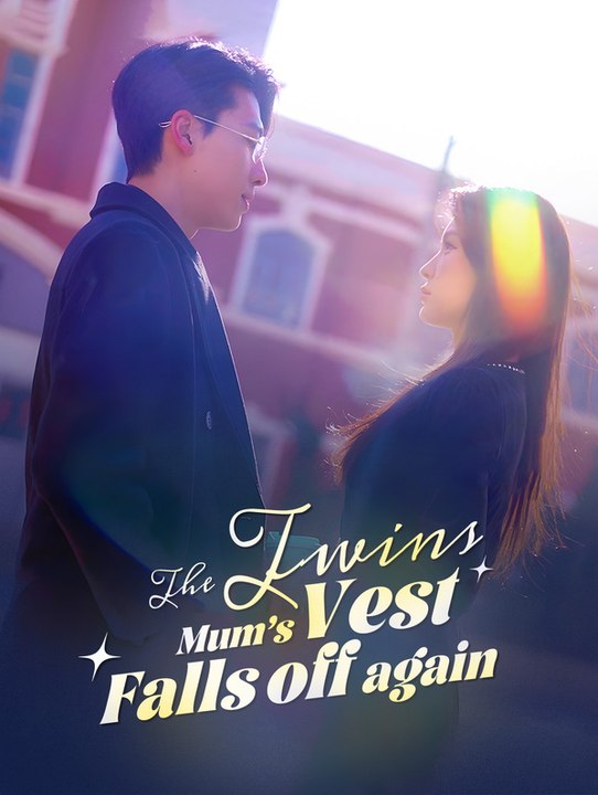The Twins, Mum's Vest Falls off again English Version | Short Drama
