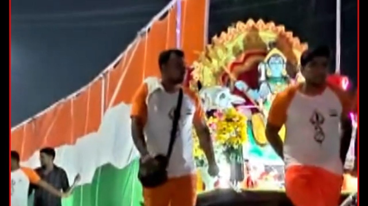 Sawan में आस्था के साथ दिखा देशभक्ति का अनोखा रूप, 21 शिवभक्तों ने बनाई 221 फीट लंबी तिरंगा कांवड़