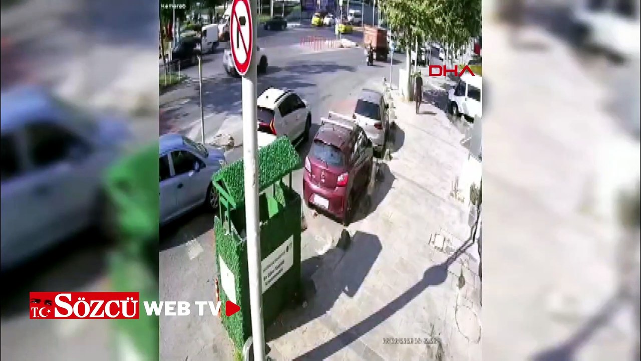Sultangazi'de yayaya çarpmamak için manevra yaptı; trafik ışığına çarptı