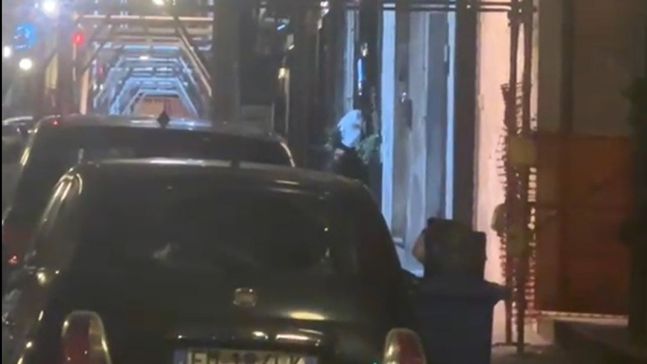 Castellammare di Stabia, sfonda vetrina di un negozio con il machete