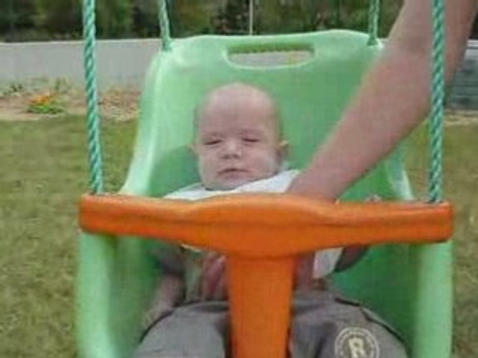 Première fois en balançoire !