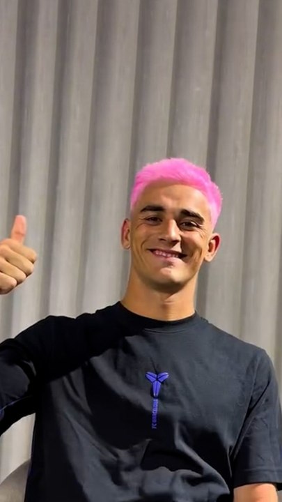 Gavi cumple su promesa y se tiñe el pelo de rosa tras ganar el Mundial