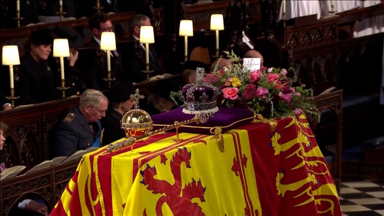 Isabel II recibe un último adiós cargado de sim...