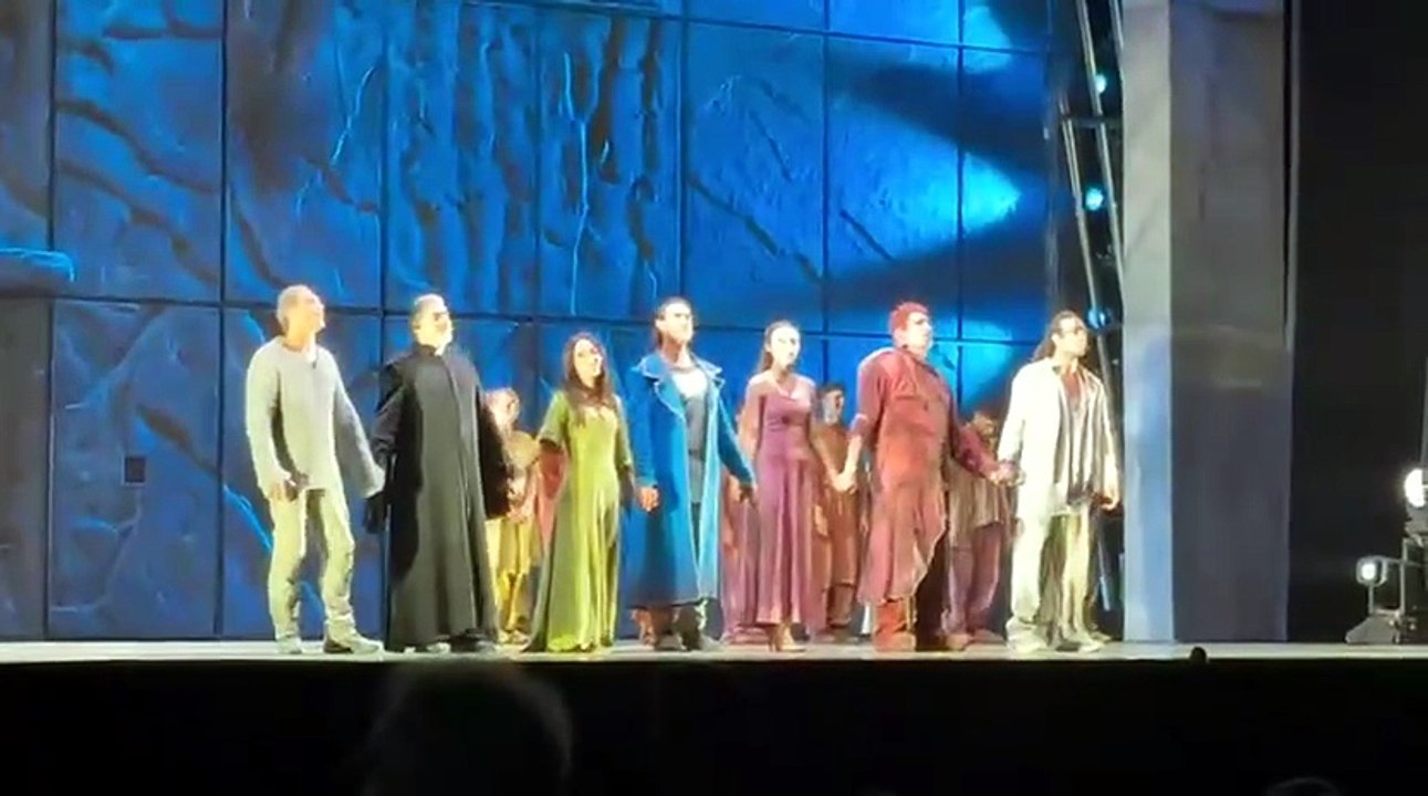 Olbia, standing ovation per Notre Dame de Paris: in migliaia per la prima serata al Molo Brin