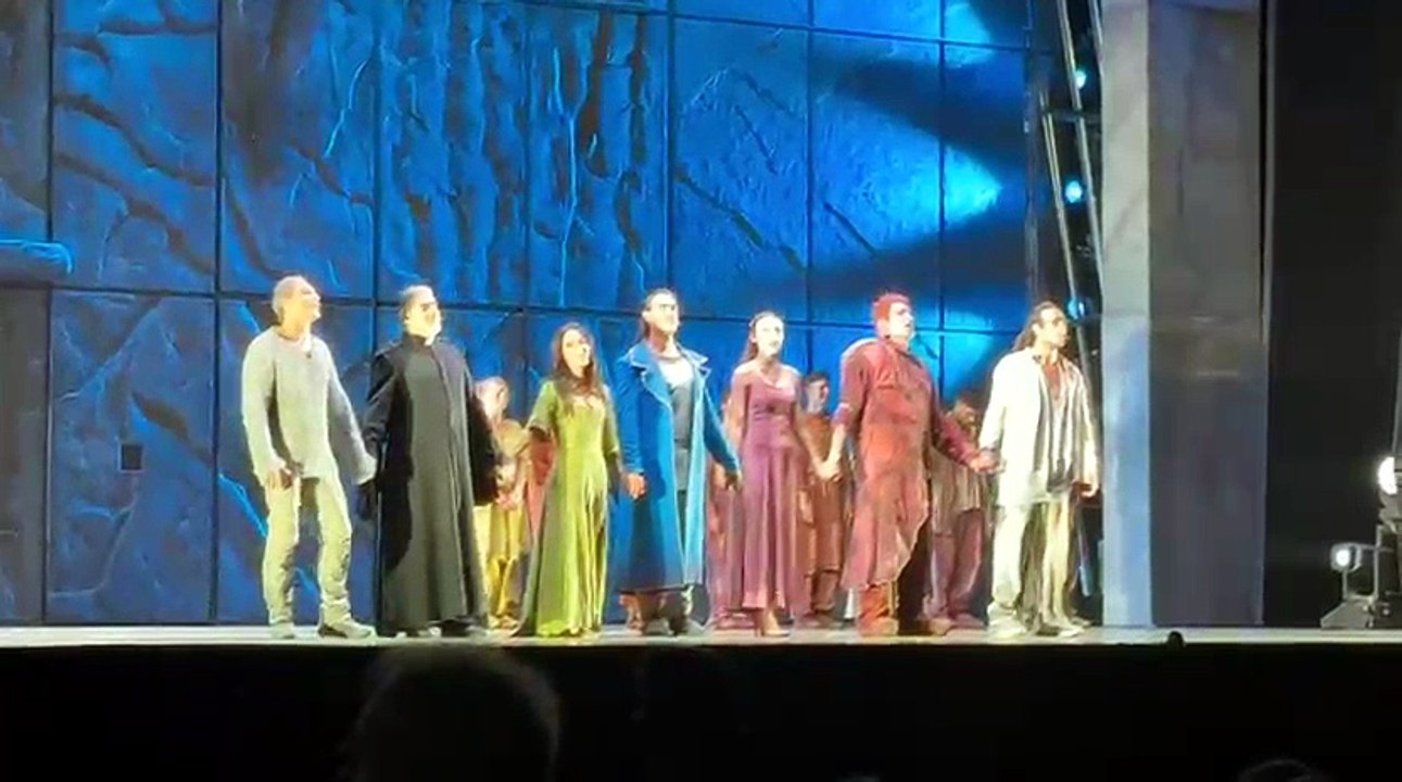 Olbia, standing ovation per Notre Dame de Paris: in migliaia per la prima serata al Molo Brin