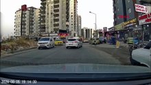 Adana trafiğinde akılalmaz saldırı! Önce yumruk attı, sonra testere çekti
