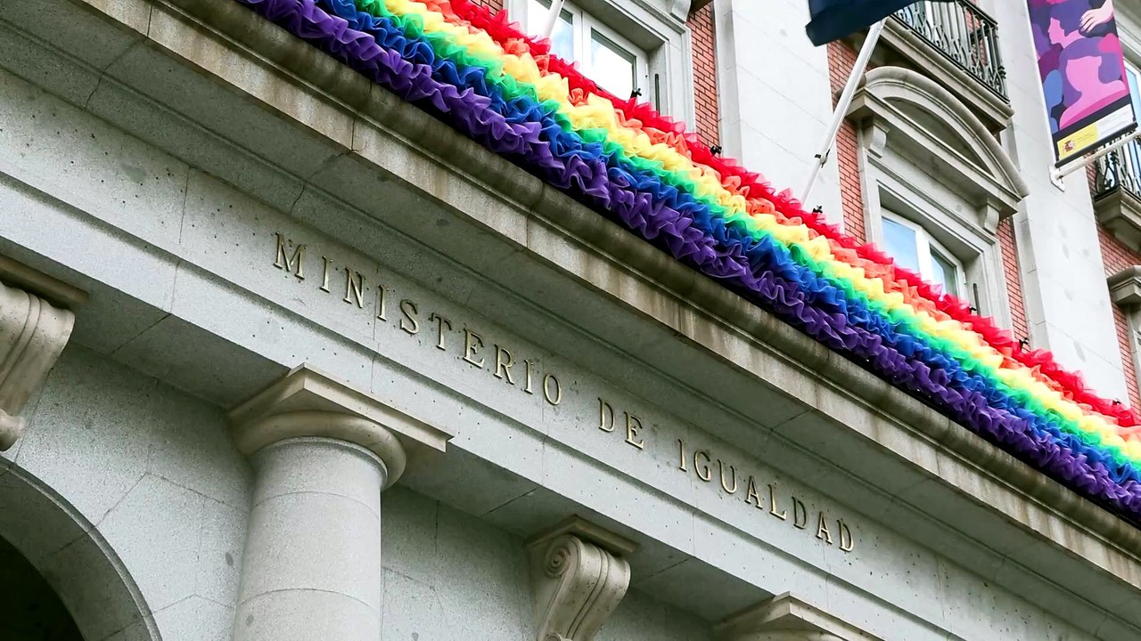 Redondo pide una rectificación a Moreno tras ceder a Vox competencias en violencia machista