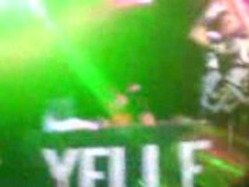 Yelle , je veux te voir .. Trop bien quoi YELLE YEAH YEL..