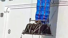 ¿Cómo escapan los pasajeros de un barco en una emergencia?
