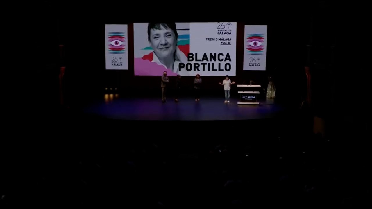 Blanca Portillo: "Soy una mujer que prefiere los vaqueros a los trajes de noche, las cañas con los amigos al champán de las fiestas. Que prefiere el amor a la admiración"