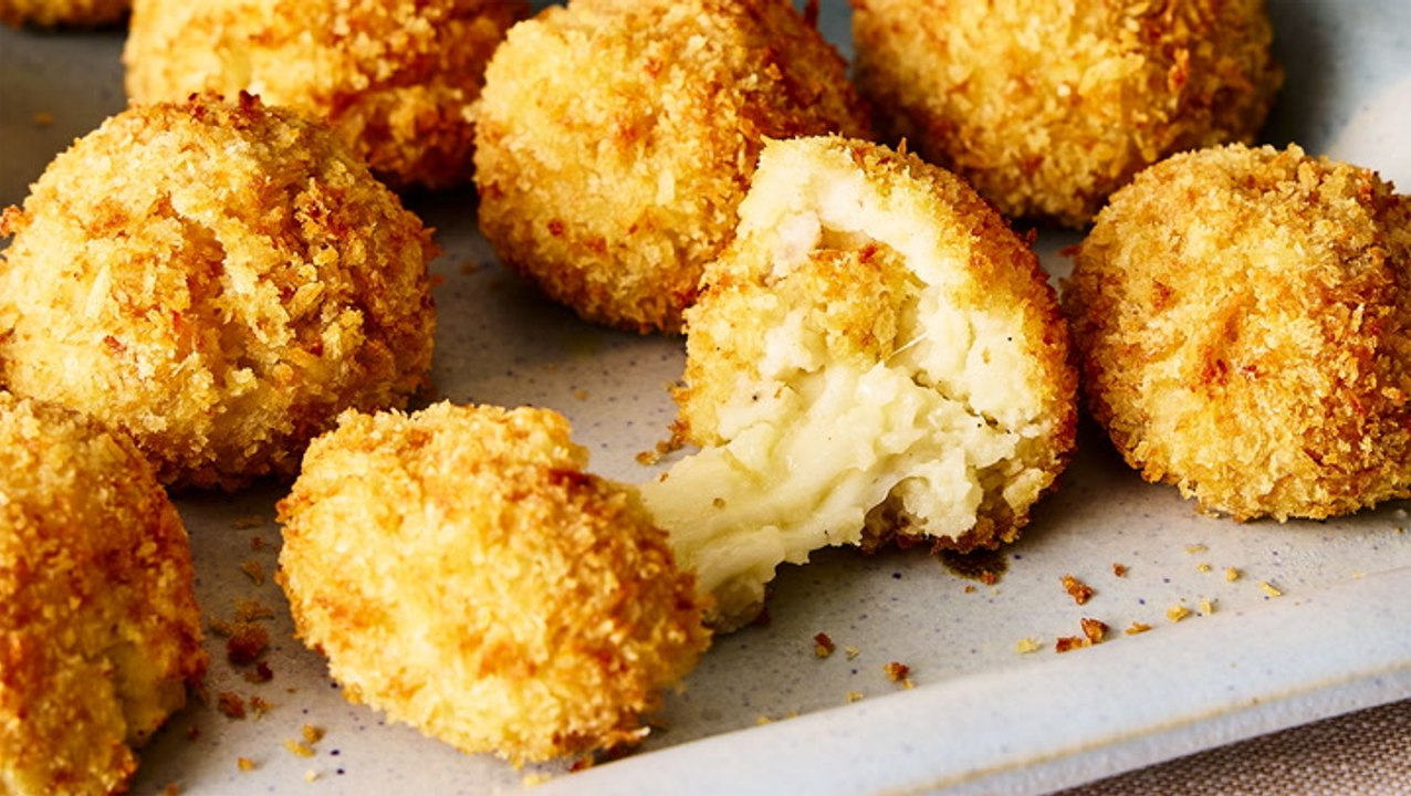 How to Make Air Fryer Cheesy Potato Balls