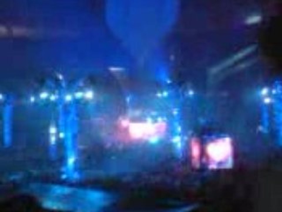 love is gone intro unighted stade de france