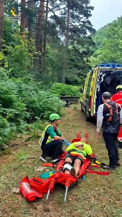 La Guardia Civil auxilia a un ciclista de montaña accidentado