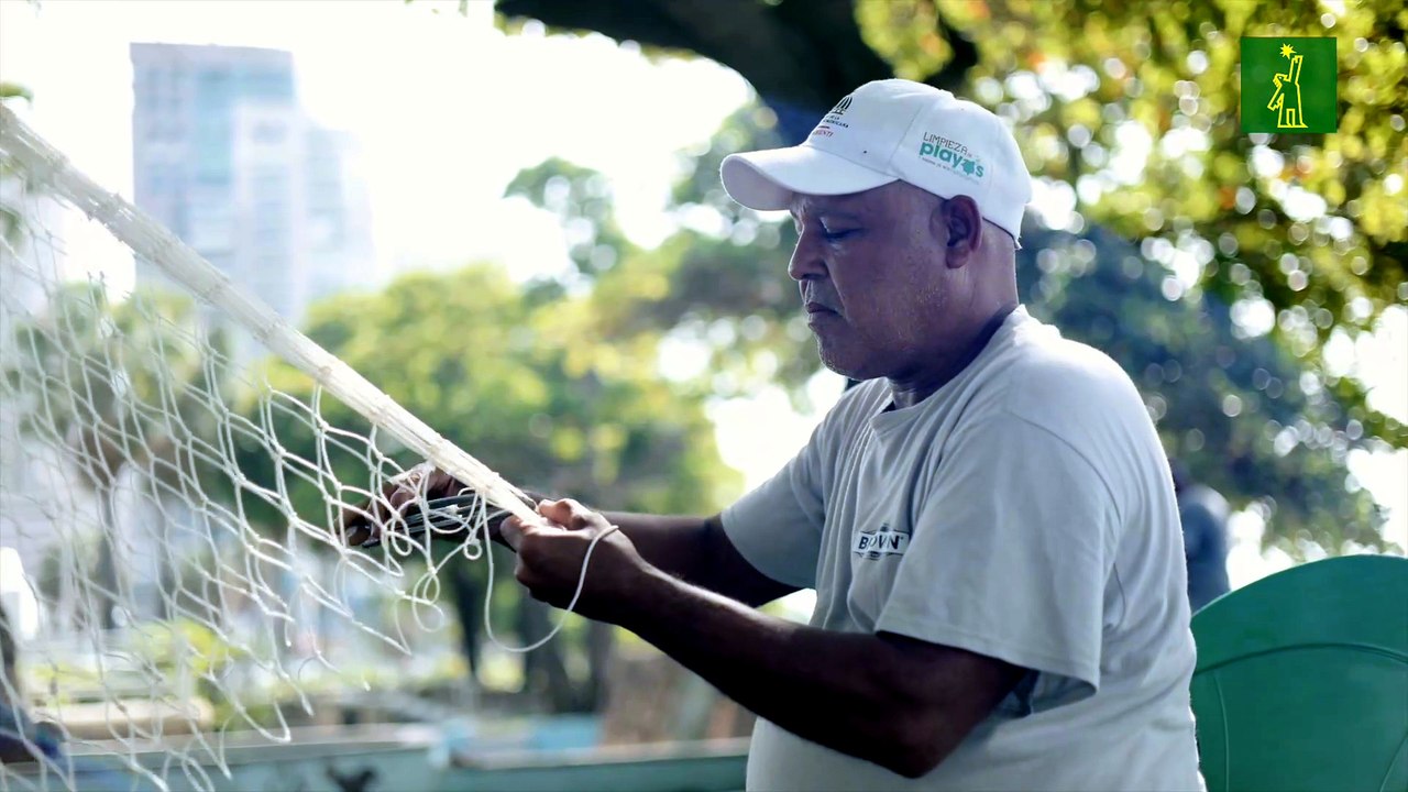 Los pescadores de la capital que ya no reconocen el mar